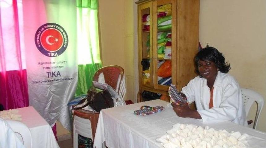 Kamerun&rsquo;da Şiddet Mağduru Kadınların İmkanlarının İyileştirilmesine Destek