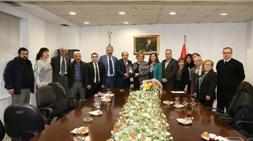 Kent G&ouml;n&uuml;ll&uuml;lerinden Başkan Pekdaş&rsquo;a Plaket