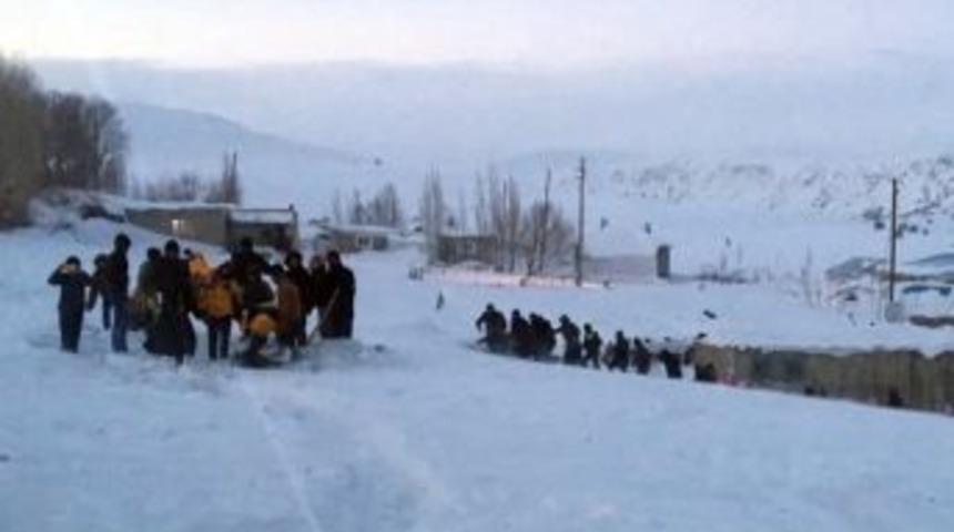 Hamile Kadının İmdadına Mehmet&ccedil;ik Yetişti