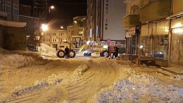 Bulanık Belediyesinden Gece Mesaisi