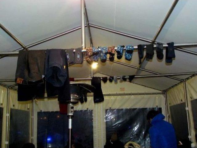 &Ccedil;eşme A&ccedil;ıklarında 23 Ka&ccedil;ak Yakalandı 1