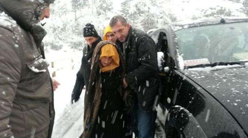 Rize&rsquo;de 2 Hasta &Ouml;zel İdare Ekiplerince Kurtarıldı