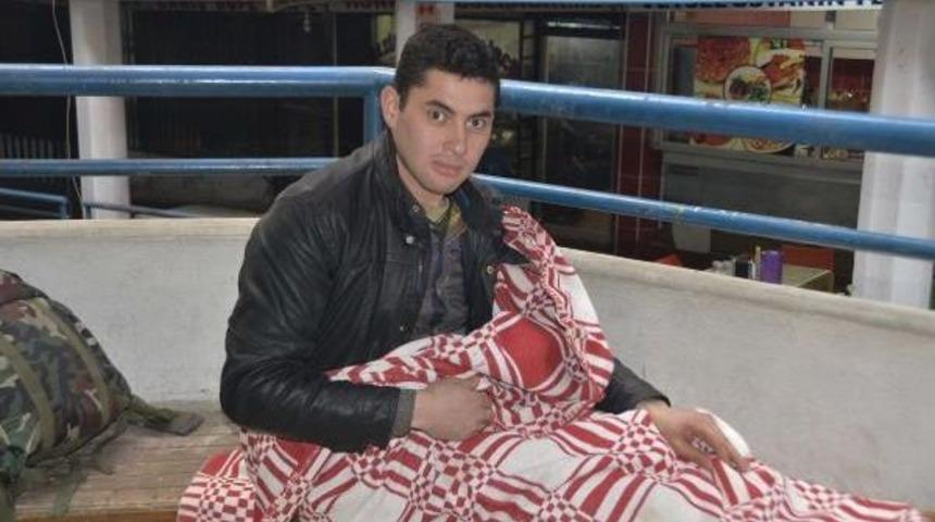 Hava Değişimine Gelen Asker Sokakta Kaldı