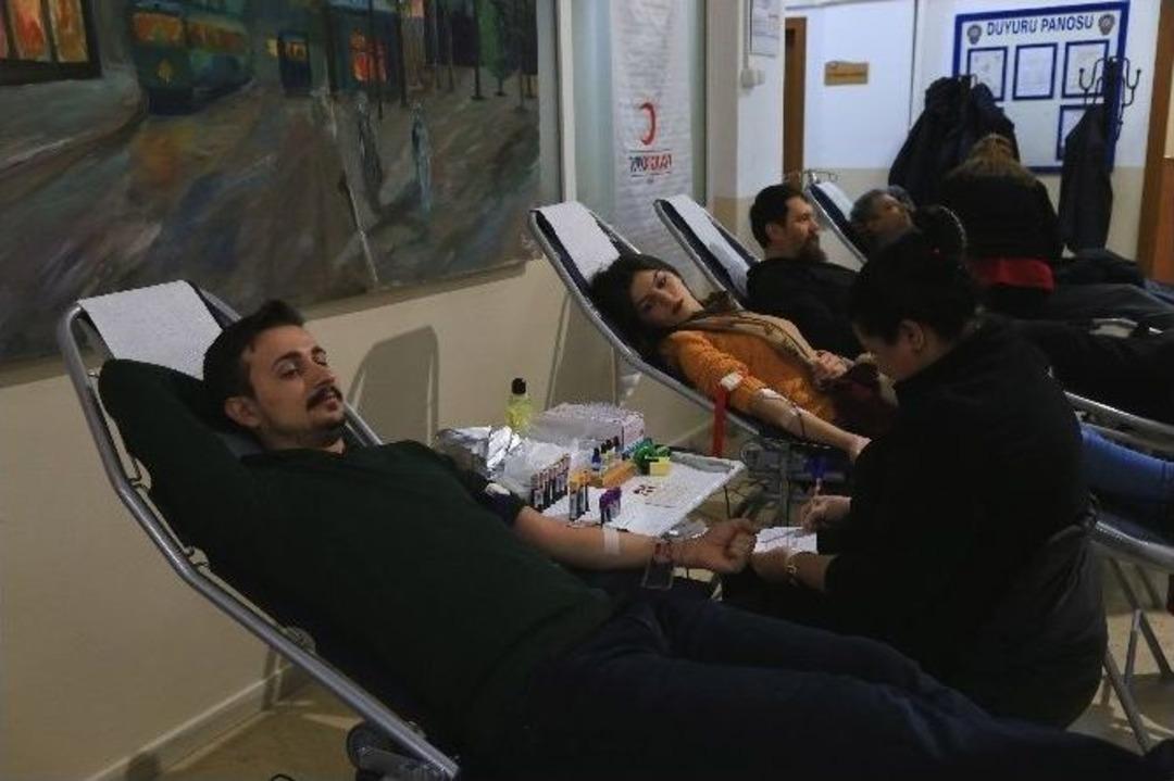 Ankara Polisinden Kızılay&rsquo;a Kan Desteği