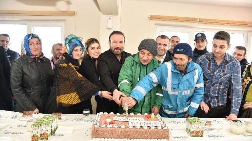 İzmit Belediyesinde Toplu Doğum G&uuml;n&uuml; Kutlaması