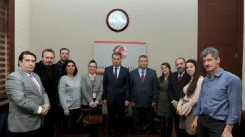 El İşi Sanat&ccedil;ıları Vali &Ccedil;elik&rsquo;i Ziyaret Etti