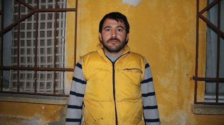 Muhtara Uyup Silahla Poz Verince G&ouml;zaltına Alındı