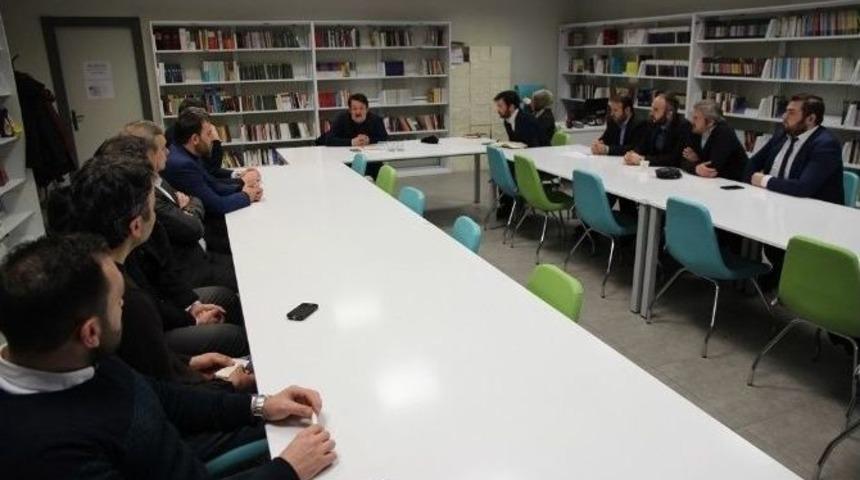 &Ouml;ğrenciler Tatilde, &Ouml;ğretmenleri Eğitimde