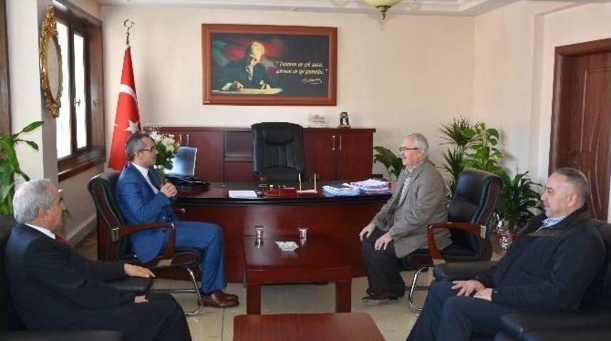 Milletvekili Hakkı K&ouml;yl&uuml;&rsquo;den, Milletvekillerinin &rsquo;g&uuml;&ccedil;l&uuml; T&uuml;rkiye İ&ccedil;in Evet&rsquo; Mesajlaşmalarına Tepki