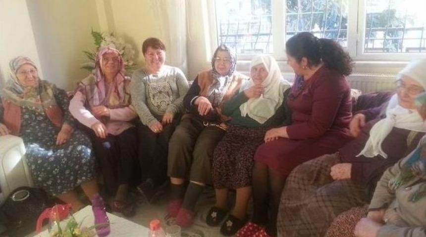Bozdoğanlı Ak Kadınlar Yaşlıları Ziyaret Etti