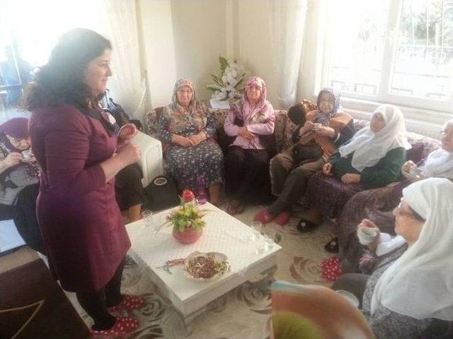 Bozdoğanlı Ak Kadınlar Yaşlıları Ziyaret Etti 1