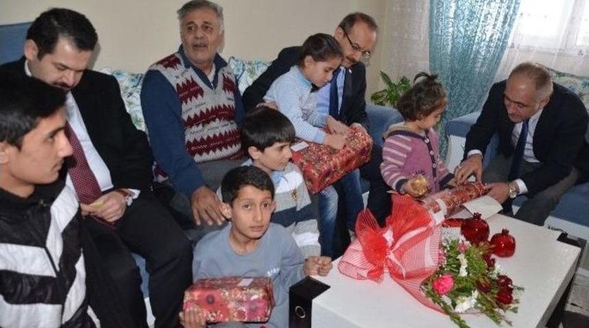 Vali Yavuz&rsquo;dan Şehit Ailesine Ziyaret