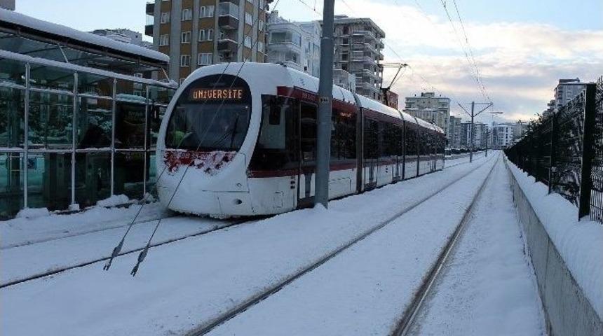 Tramvay Kar Engelini Aştı