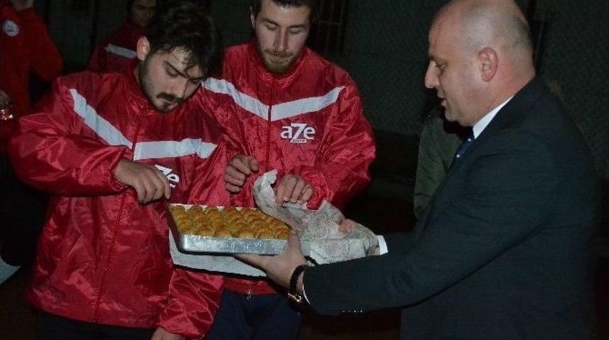 Bakan Yeğeninden Bilecikspor Antrenmanı Baklavalı Ziyaret