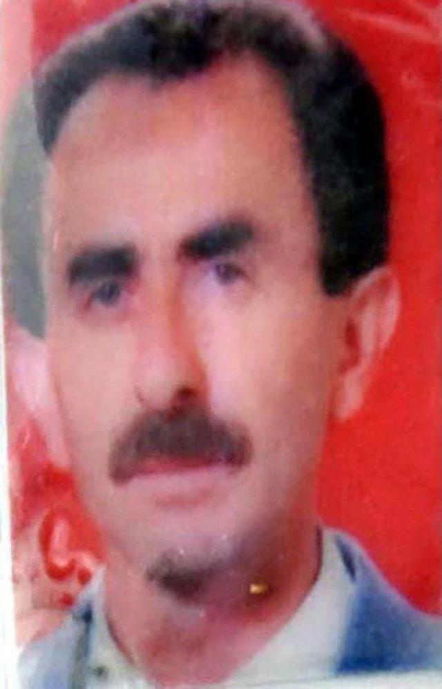 Minib&uuml;s Hafif Ticari Araca &Ccedil;arptı: 1 &Ouml;l&uuml;, 1 Yaralı 3