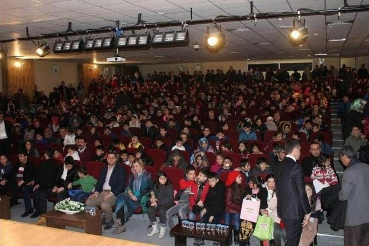 İpekyolu Belediyesinin &Ouml;ğrencilere Karne Hediyesi