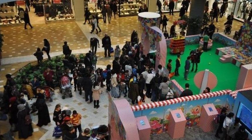 Rengarenk Şekerler Kırılmayı Bekliyor