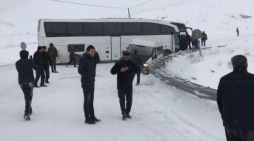 Yollardaki Buzlanma Kazaları Beraberinde Getirdi