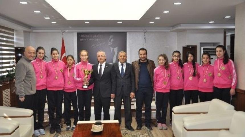 Şampiyon Kızlardan Başkan Kayda&rsquo;ya Ziyaret