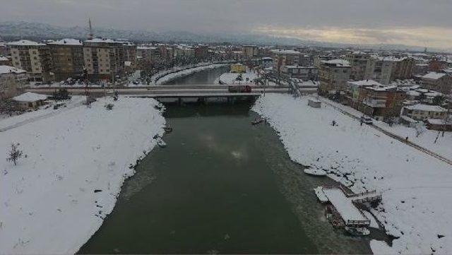 Terme Irmağı Buz Tuttu