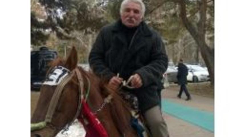 At Sırtında Dolaşarak &lsquo;evet&rsquo; Kampanyası Y&uuml;r&uuml;t&uuml;yor