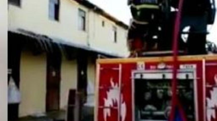 Hipodromdaki Yangında 2 Kişi Dumandan Etkilendi