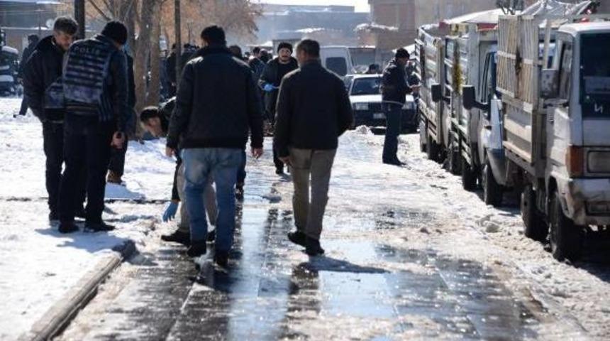 Diyarbakır'da Polis Noktasının Yanında Pompalıyla Rastgele Ateş A&ccedil;ıldı