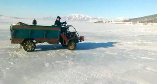 Buz Tutan Göl Yüzeyinde Çay Demlediler 2