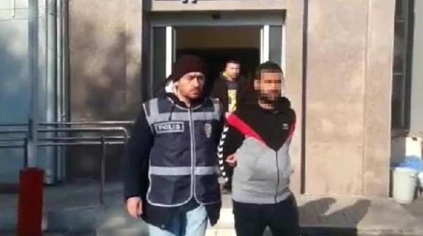 Taksiciye Bı&ccedil;aklı Gaspa 2 Tutuklama