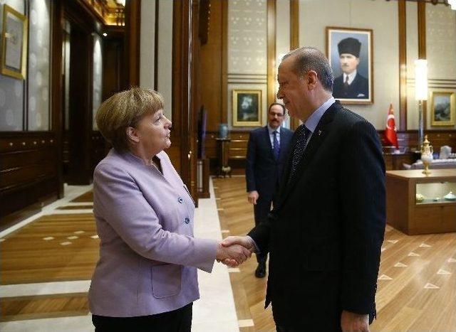 Cumhurbaşkanı Erdoğan, Şansölye Merkel’i Kabul Etti