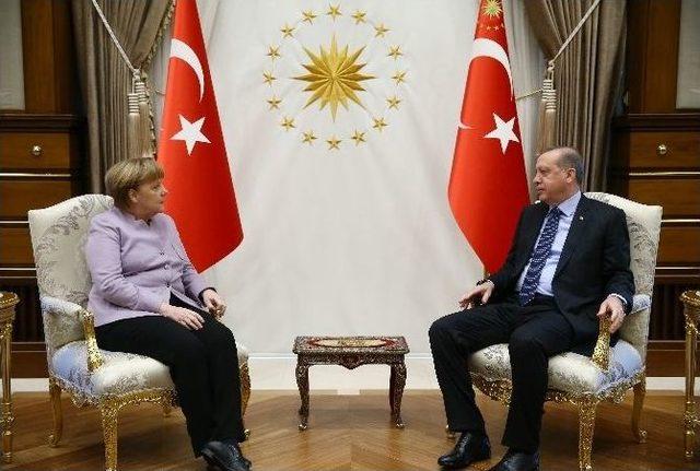 Cumhurbaşkanı Erdoğan, Şansölye Merkel’i Kabul Etti