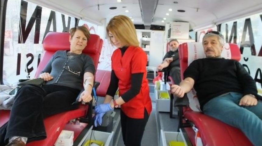 Burhaniye&rsquo;de Kan Bağışı Kampanyasına Yoğun İlgi