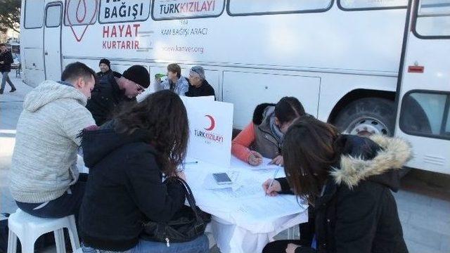 Burhaniye’de Kan Bağışı Kampanyasına Yoğun İlgi