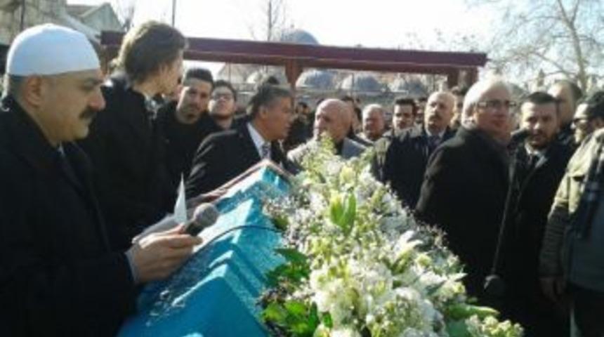 Saffet Sancaklı'nın Eşi Son Yolculuğuna Uğurlanıyor (1)