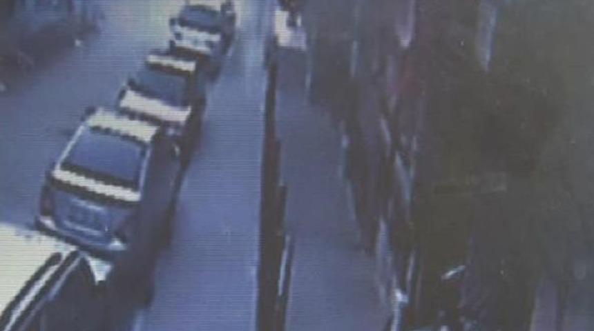 K&uuml;&ccedil;&uuml;k&ccedil;ekmece'deki Cinayet Anı G&uuml;venlik Kamerasında