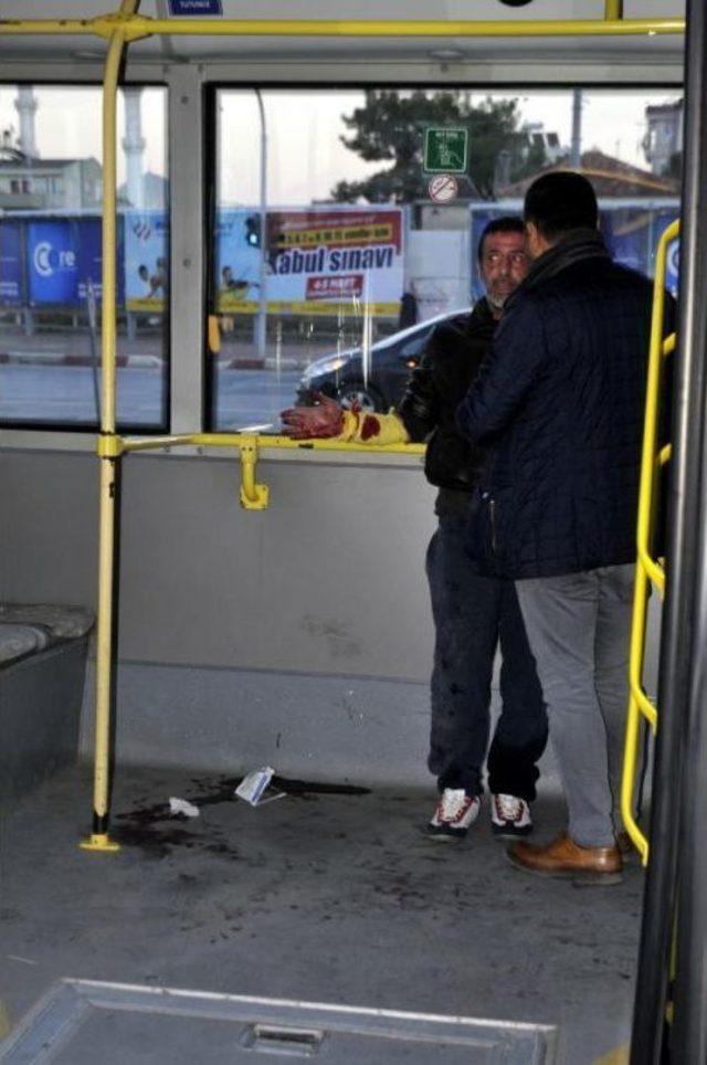 Halk Otobüsünde Boğazına Bıçak Dayayıp, Polise Direndi