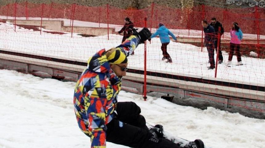 Paland&ouml;ken&rsquo;de Nisan Ayında Kayak Keyfi