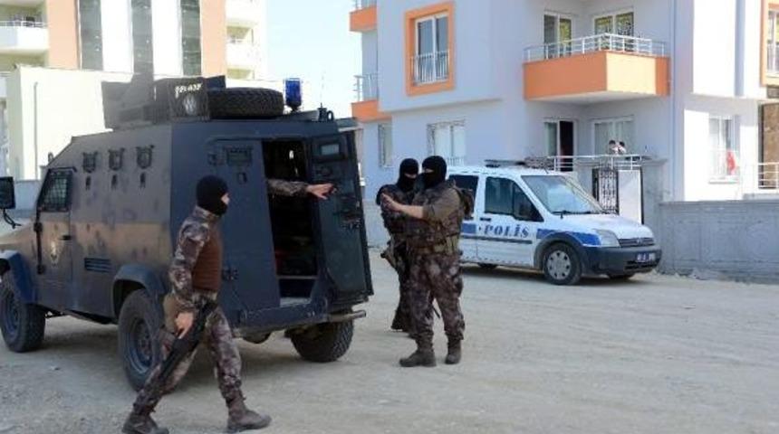 Rehin Tutulduklarını Iddia Eden Kadınları Polis Kurtardı