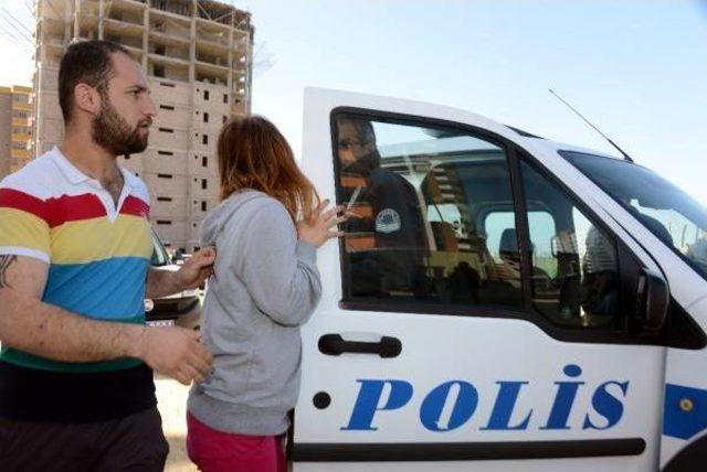 Rehin Tutulduklarını Iddia Eden Kadınları Polis Kurtardı