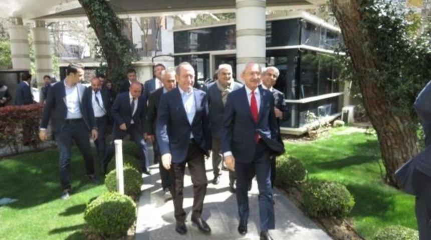 Ek Fotoğraflar // Kılı&ccedil;daroğlu, Celal Bayar'ın Kızı Nil&uuml;fer G&uuml;rsoy'u Ziyaret Etti