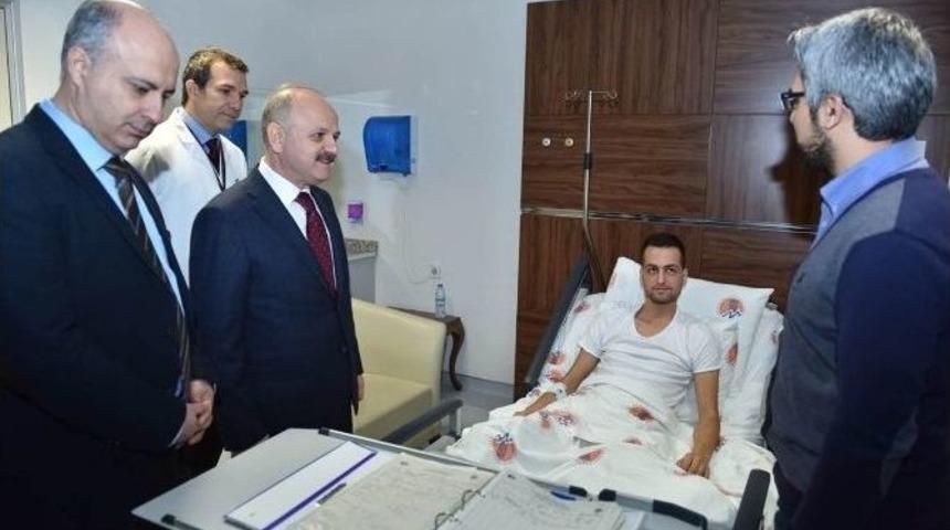 Vali &Ccedil;akacak, El Bab Gazisi Uzman &Ccedil;avuş H&uuml;seyin İlban&rsquo;ı Ziyaret Etti