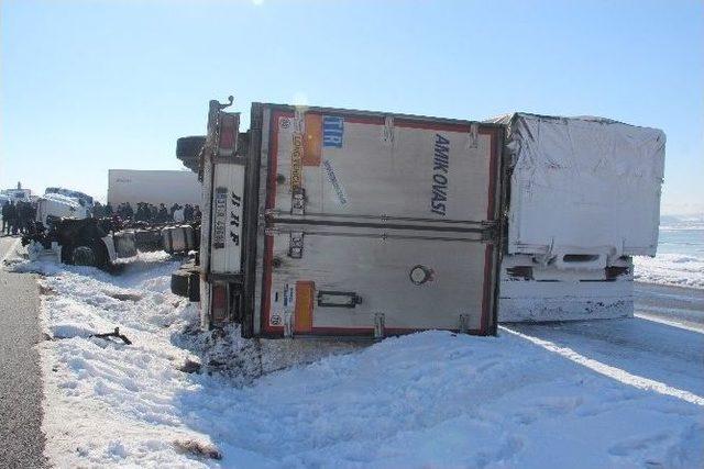 Batman&rsquo;da Zincirleme Trafik Kazası: 2 Yaralı 1