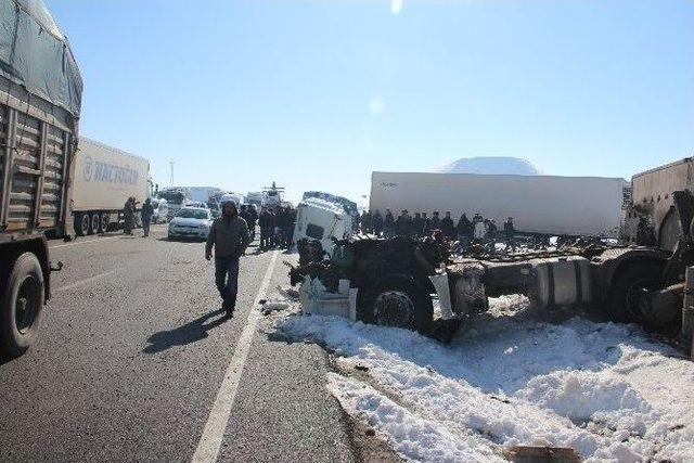 Batman&rsquo;da Zincirleme Trafik Kazası: 2 Yaralı 2