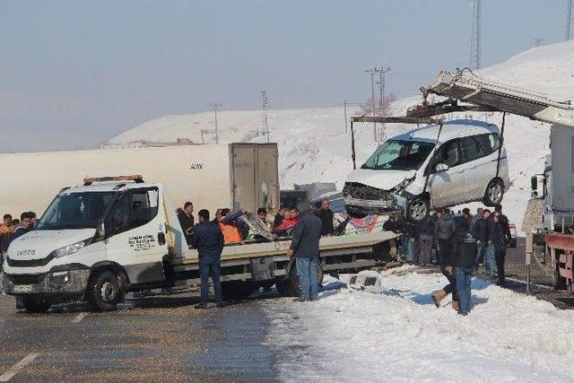 Batman&rsquo;da Zincirleme Trafik Kazası: 2 Yaralı 3