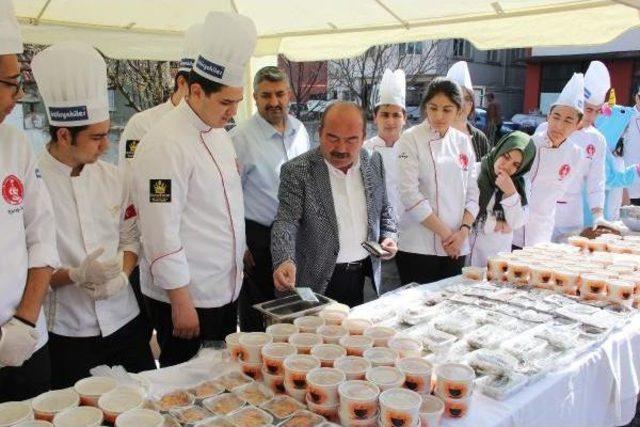 Liseli Aşçı Adaylarından Kütüphane Için Kermes