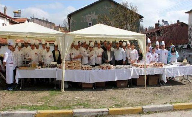 Liseli Aşçı Adaylarından Kütüphane Için Kermes