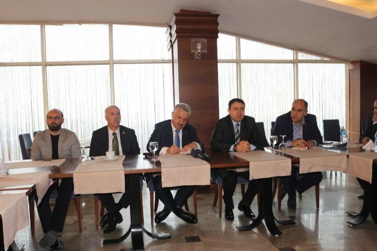 Ulaştırma Bakan&rsquo;ı Ahmet Arslan: "batı&rsquo;da Ne Varsa Doğu&rsquo;da Da O Olsun"