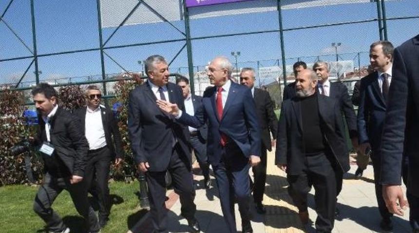 Kılı&ccedil;daroğlu, Şehit &Uuml;steğmen Uğur Taş&ccedil;ı'nın Ailesini Ziyaret Etti