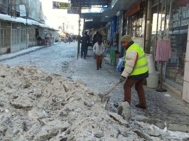 Özalp İlçesinde Kar Temizleme Çalışması