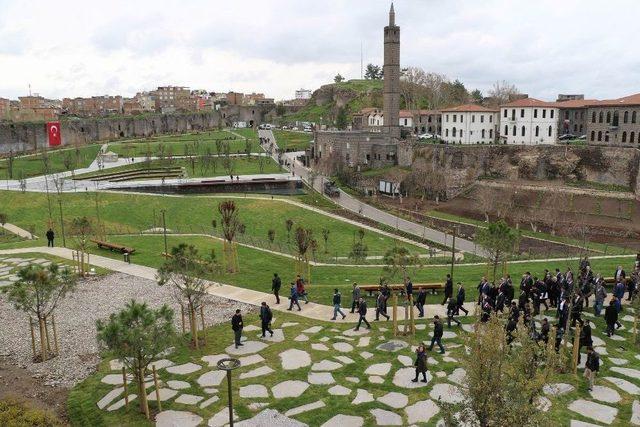 Bakan Özhaseki İçkale’yi Gezdi